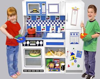 Melissa and & Doug Deluxe Kitchen Play Center